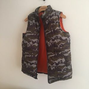 Old navy camo lined puffer vest size large